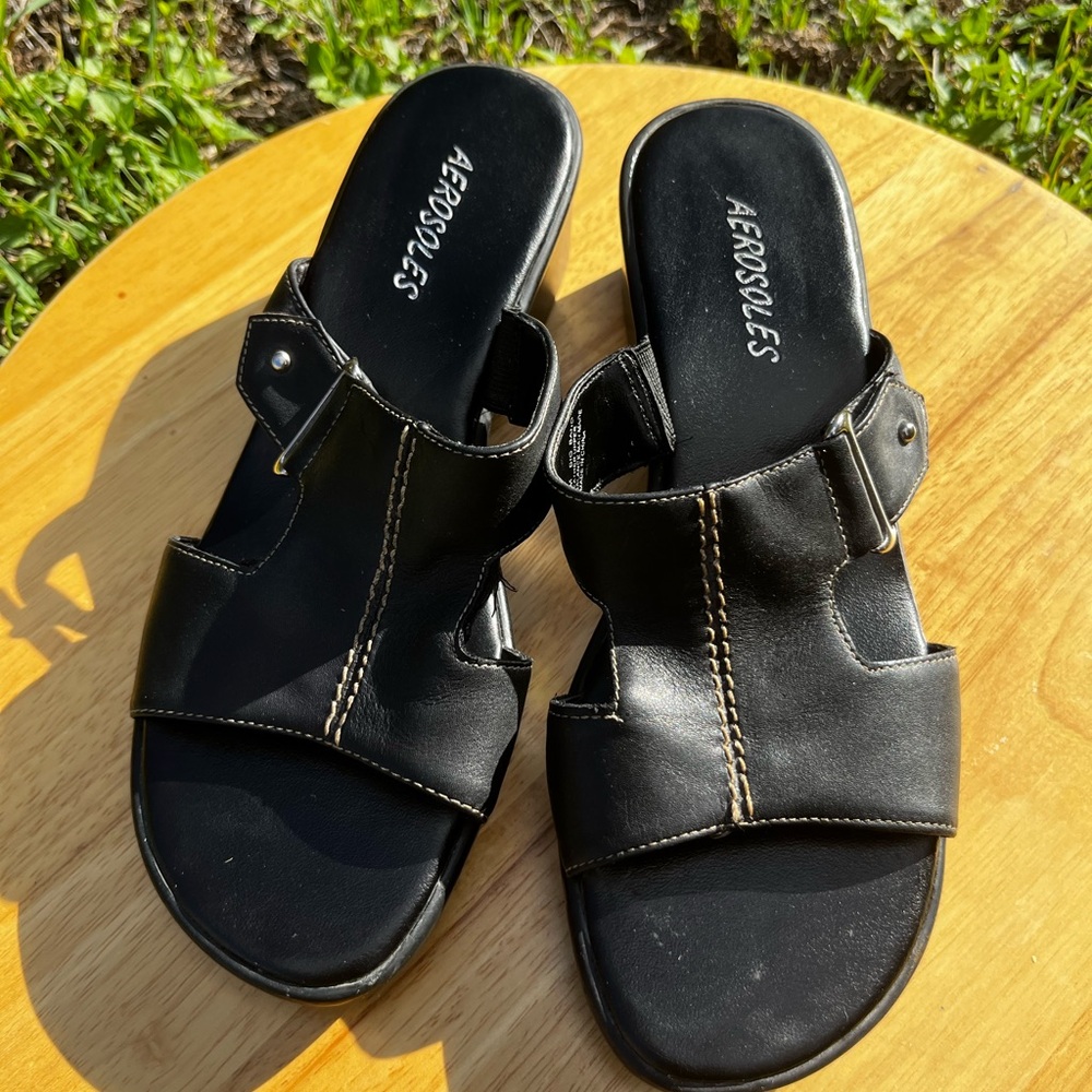 AEROSOLES Black Slide Sandals with Contrast Stitching and Buckle, Sz 7